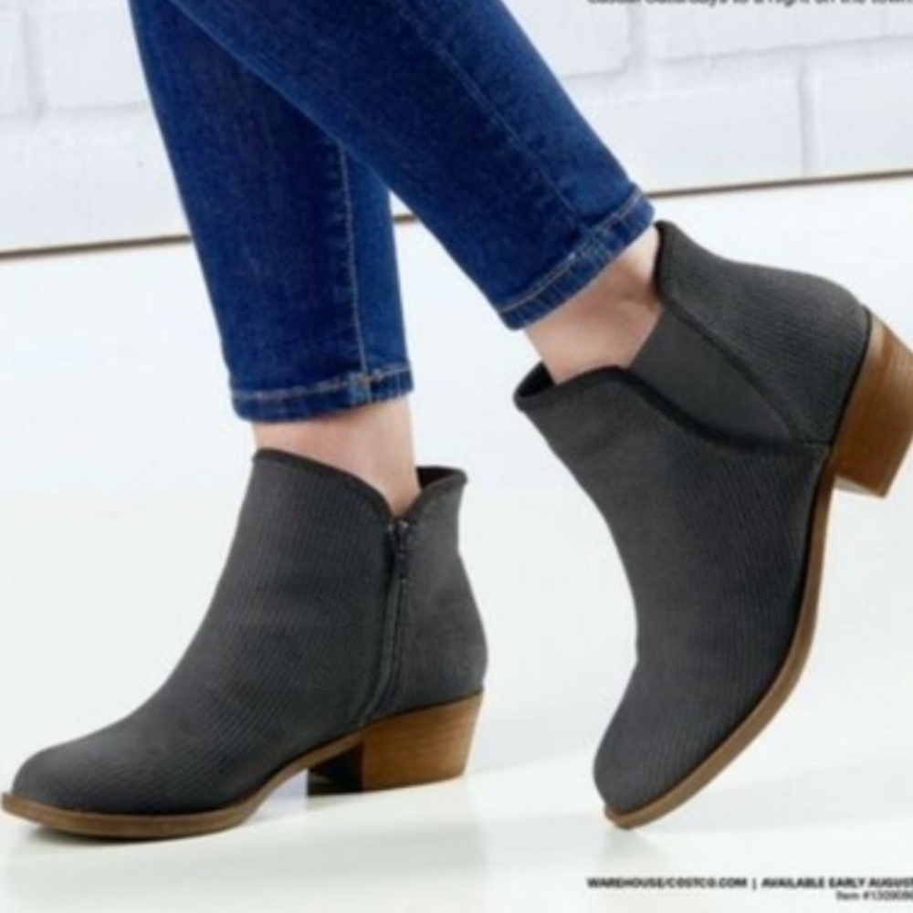 Kensie Gerona Textured Suede Grey Ankle Bootie, size 9